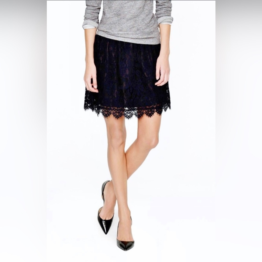 J.Crew Navy/black Leaver Lace Tea party Mini Skirt w scalloped hem. Size 4